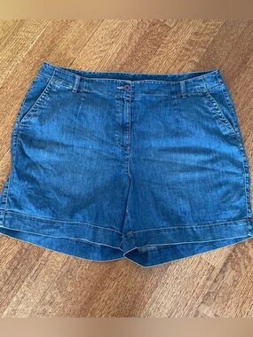 Talbots Woman Petites Jean Shorts 18W Stretch Denim 7”  Flat Front Classic